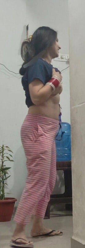 Homely Indian wife naked posing before husband