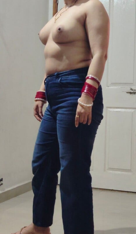 Homely Indian wife naked posing before husband