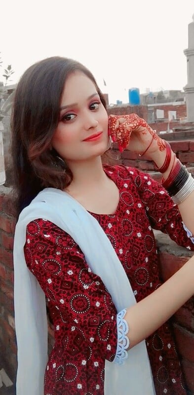 Pakistani slim teacher nude boobs and ass showing