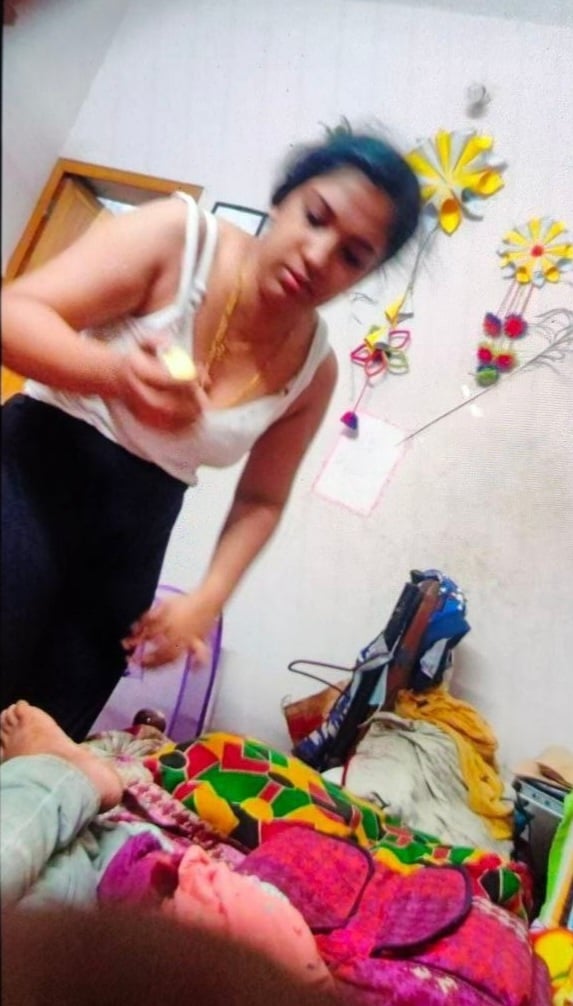 Desi cheating wife nude show to horny ex-lover