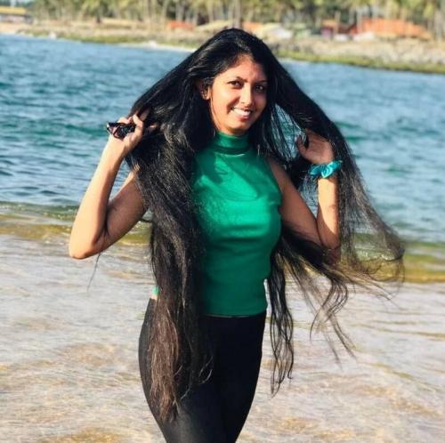 Srilankan Tamil college girl topless photos