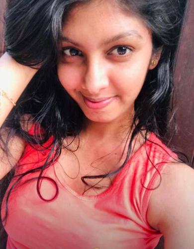 Srilankan Tamil college girl topless photos