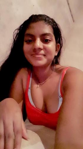 Srilankan Tamil college girl topless photos
