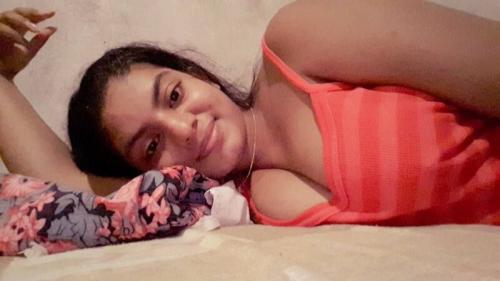 Srilankan Tamil college girl topless photos