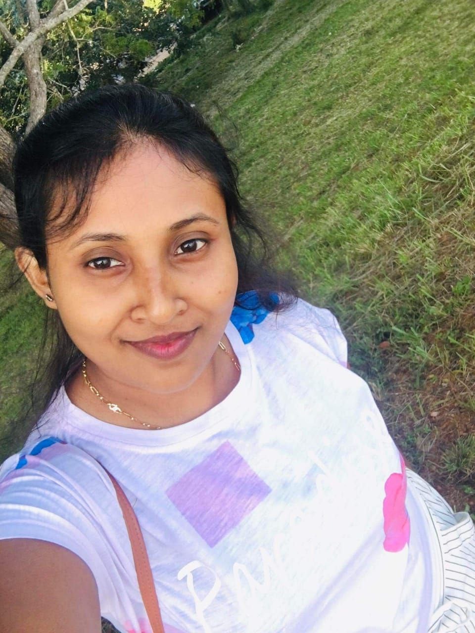 Srilankan University girl naked selfies released