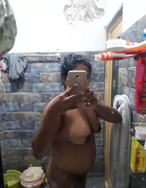 Srilankan University girl naked selfies released