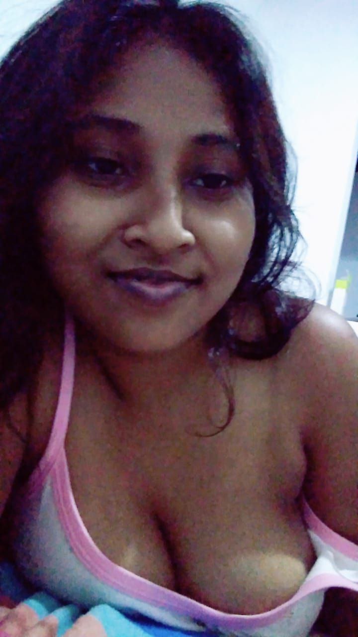 Srilankan University girl naked selfies released