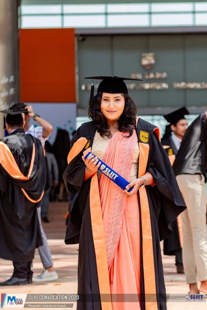 Srilankan University girl naked selfies released