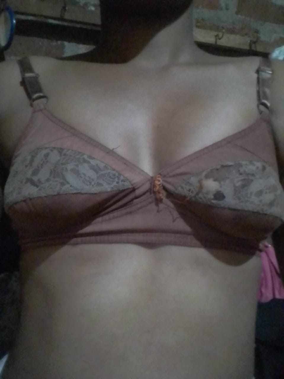 Srilankan village girl nude selfies for lover