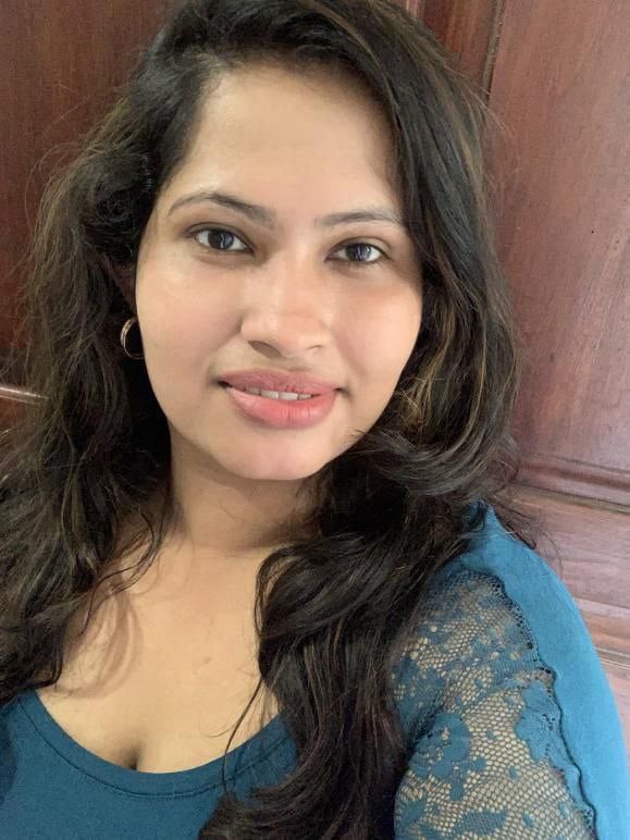 Busty Srilankan girl topless wet photo in bathroom