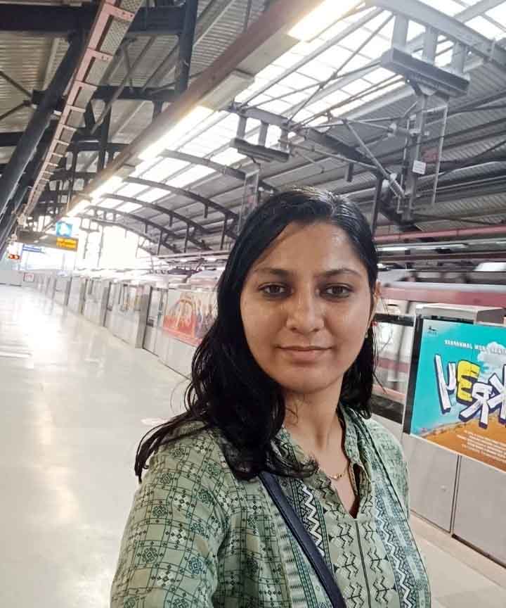 Married wife topless big boobs showing pics