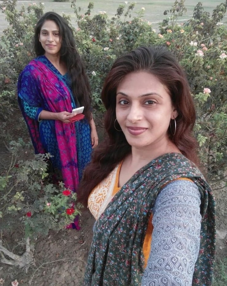 Desi housewife big boobs and nude pussy pics