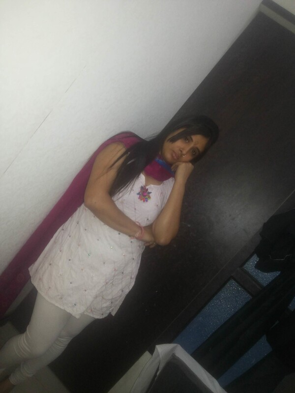 Mumbai wife cheats husband and shows big boobs