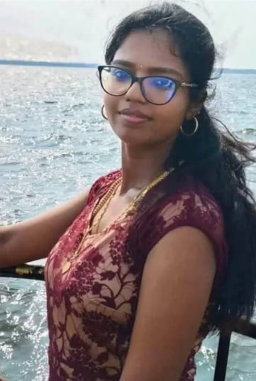 Hottest Tamil wife nude striptease selfies for ex-lover