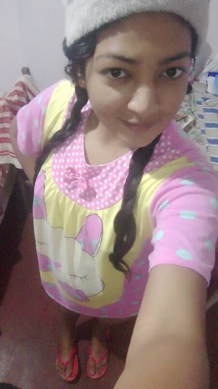 Desi wife showing boobs photos for ex-lover