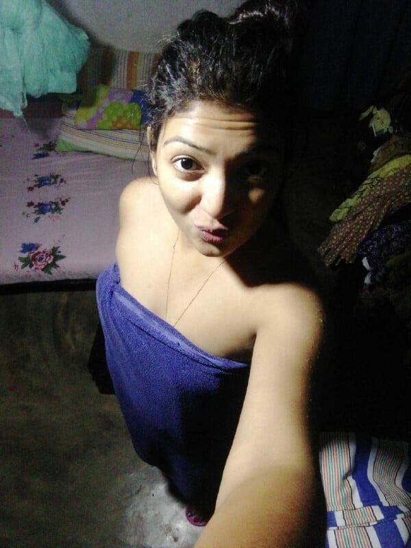 Desi wife showing boobs photos for ex-lover