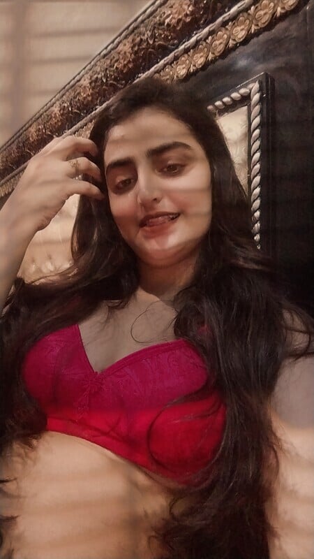 Pakistani sexy maal topless boobs showing pics
