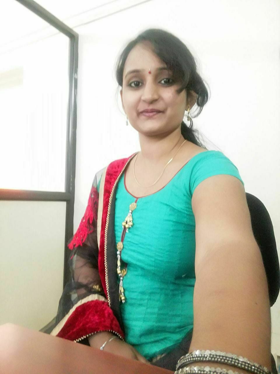 Hyderabad Telugu wife showing big boobs photos