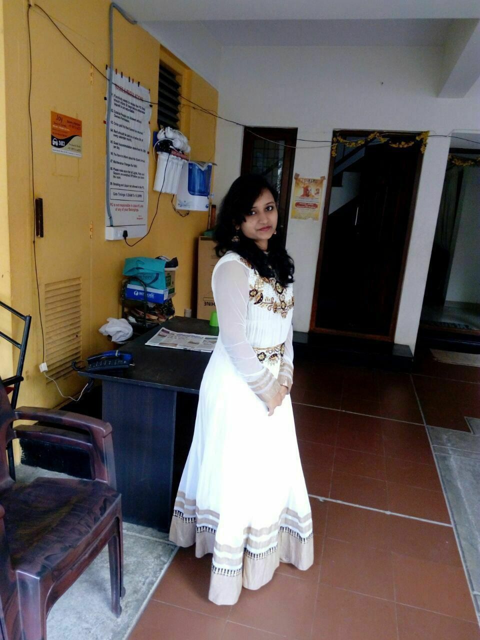 Hyderabad Telugu wife showing big boobs photos