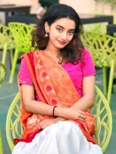 Pathan wife exposing her milky boobs photos