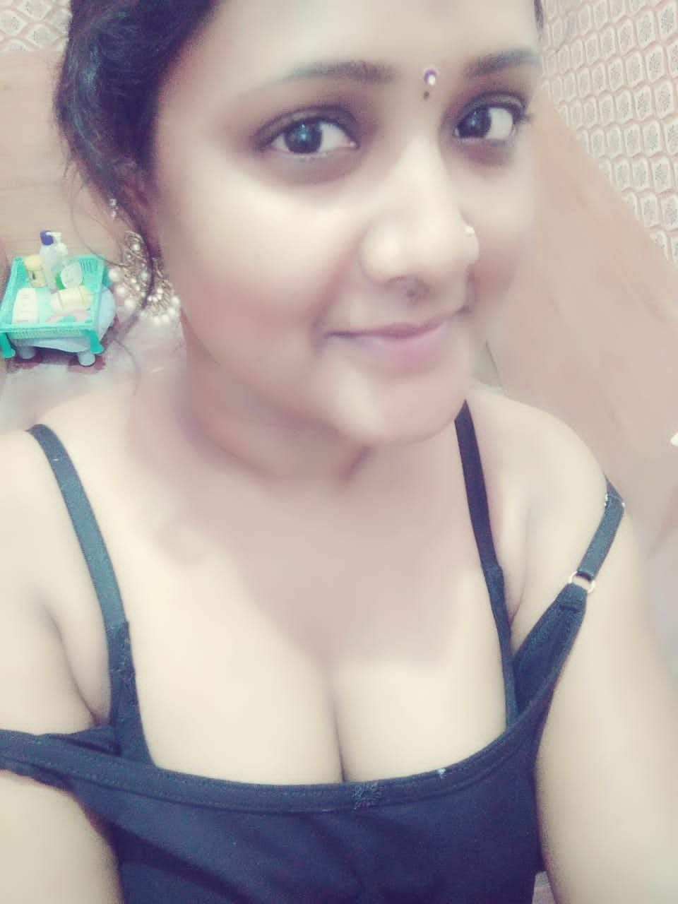 Tamil couple romance photos with nude show