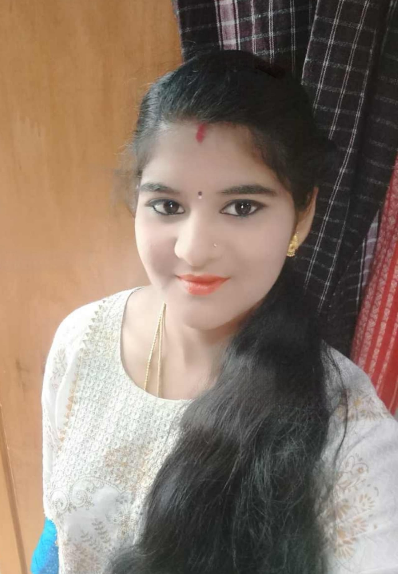 Kannada wife showing sharp boobs and hairy pussy