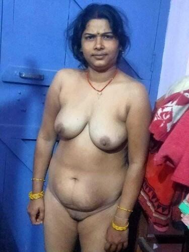 Pure desi village wife nude before devar pics