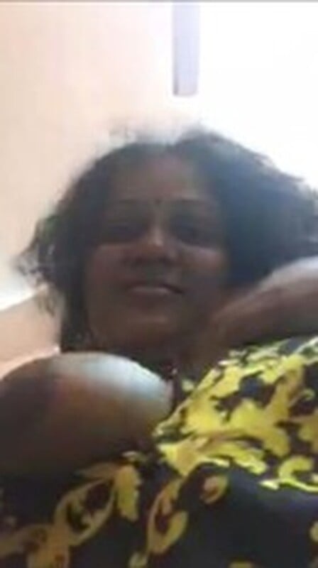 Tamil housewife blowjob and big boobs showing