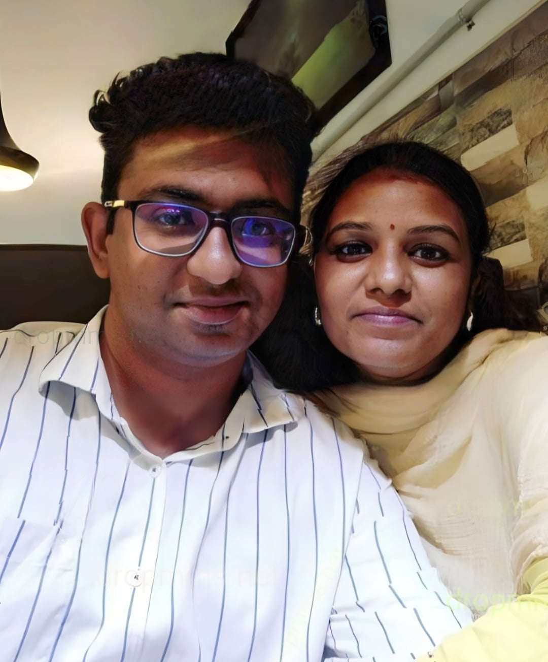 Tamil housewife sex pics with husband exposed