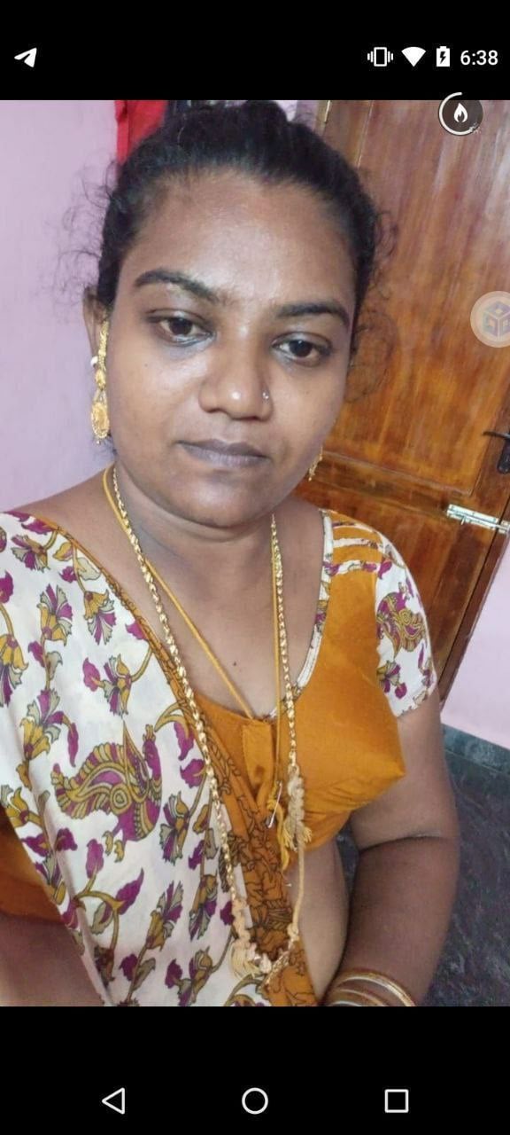 Unseen hot Tamil wife boobs showing leaked photos