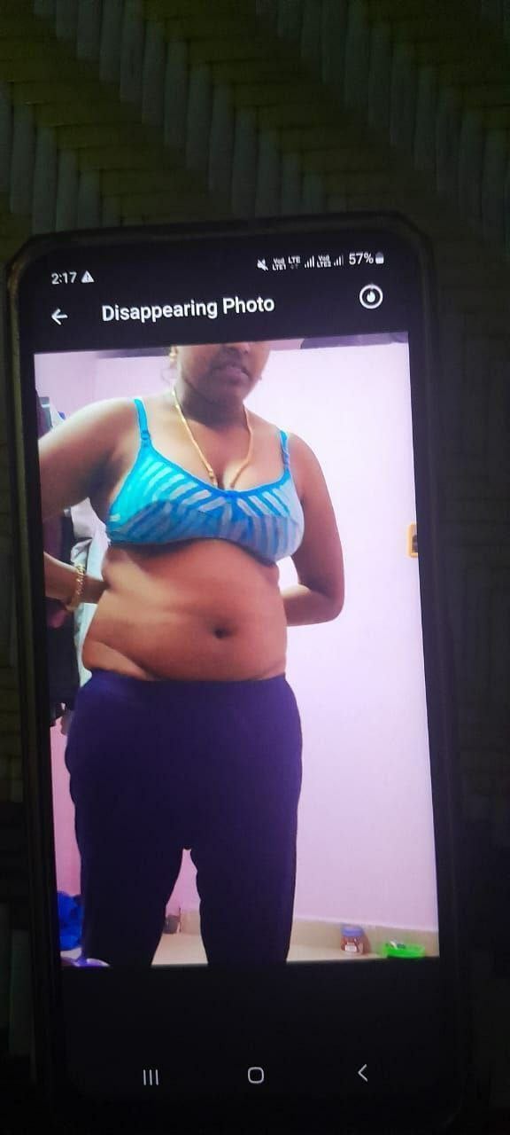 Unseen hot Tamil wife boobs showing leaked photos
