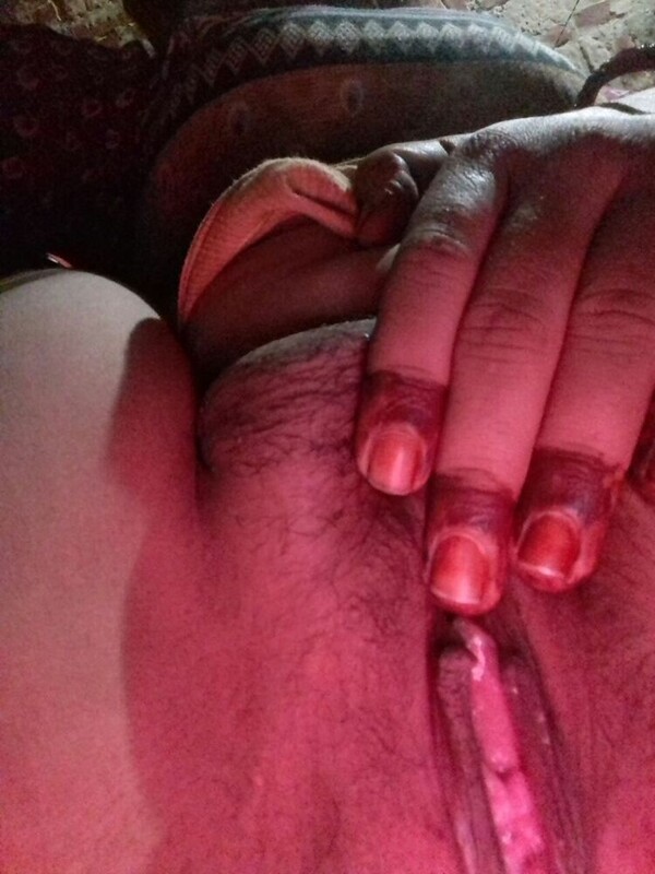 Mature aunty showing big boobs and nude