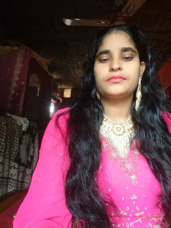 Mature aunty showing big boobs and nude