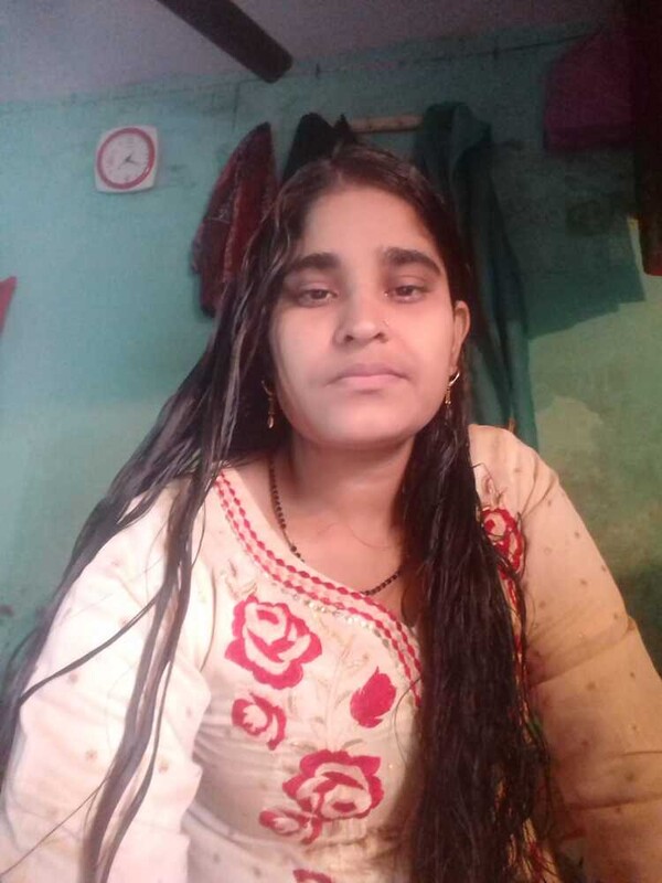 Mature aunty showing big boobs and nude