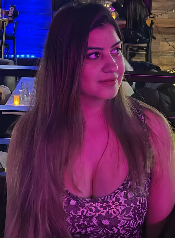 Rich Indian housewife nude pics exposed by lover