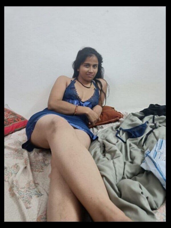 Sexy ass YouTuber wife naked for sex with husband