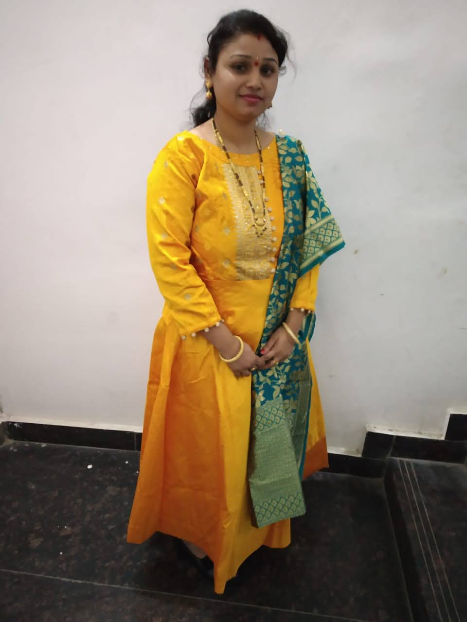 Mature Indian aunty big boobs showing pics