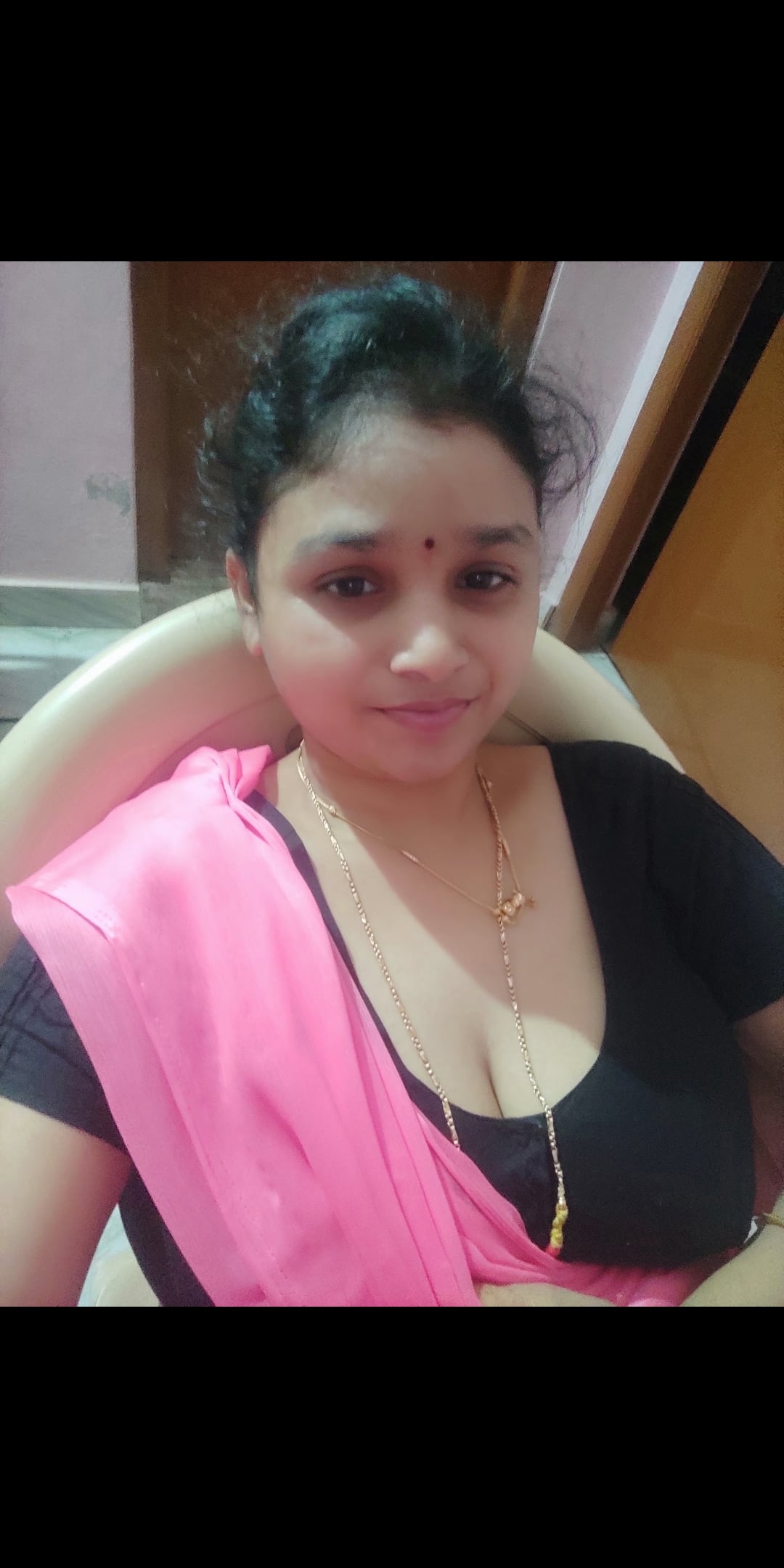 Mature Indian aunty big boobs showing pics