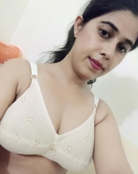 Tamil widow wife Kausalya in bra and topless photos