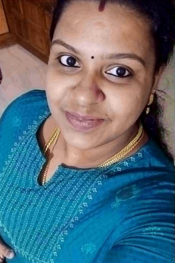 Mallu wife showing big boobs and ass selfie