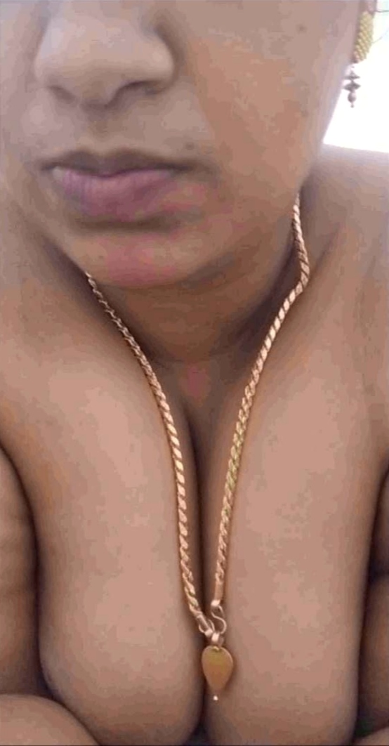 Mallu wife showing big boobs and ass selfie