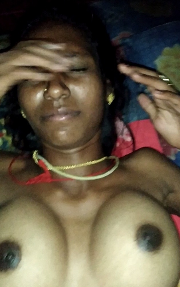 Tamil item wife boobs show photos exposed