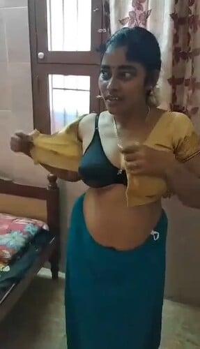 Mallu wife stripping saree and boob feed