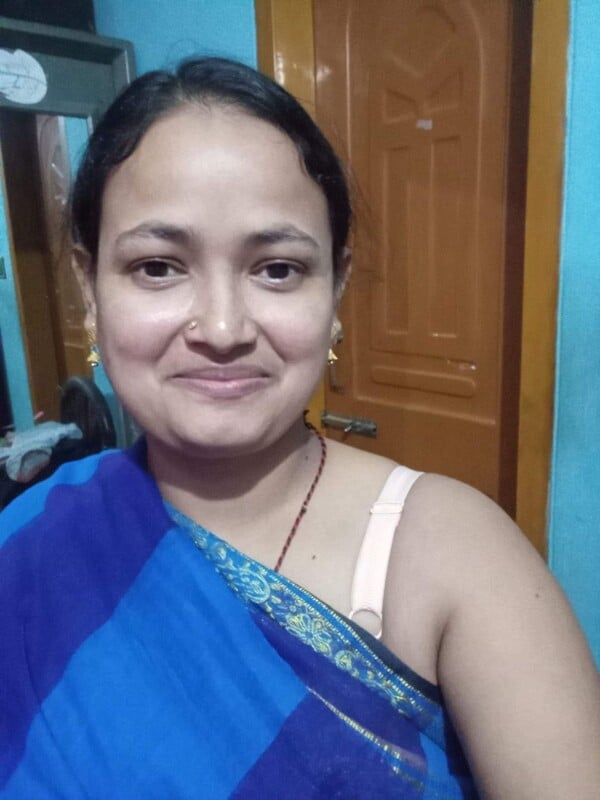 Mature Indian MILF nude bath and video call chat