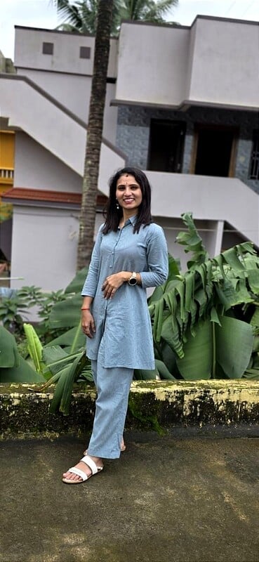 Sexy mature housewife nude photos sharing with lover