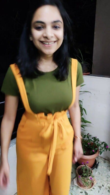 Beautiful girlfriend hairy pussy and naked show on bed