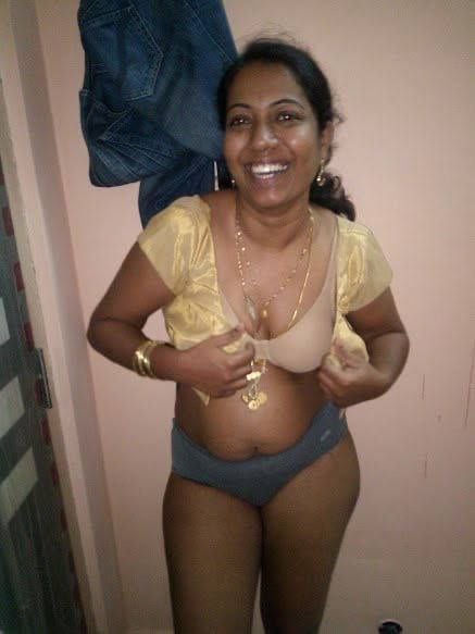 Tamil wife boobs show during sleep and sexy pics