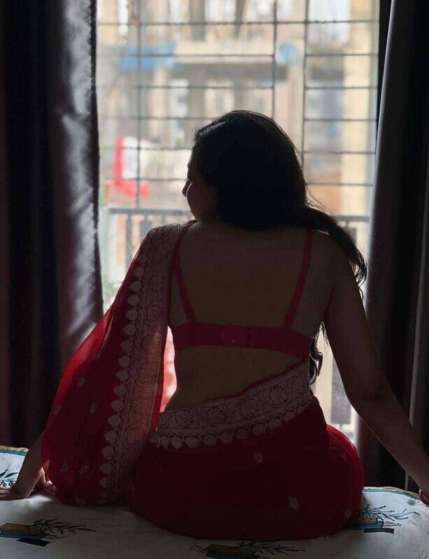 Wife in red bra sucks big dick of her husband