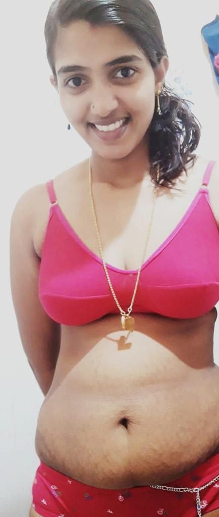 Beautiful girlfriend nude selfies in bathroom