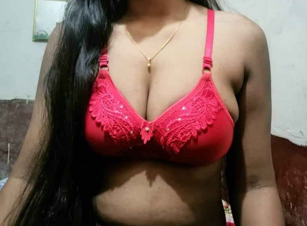 Newly married wife nude boobs teasing hubby photos